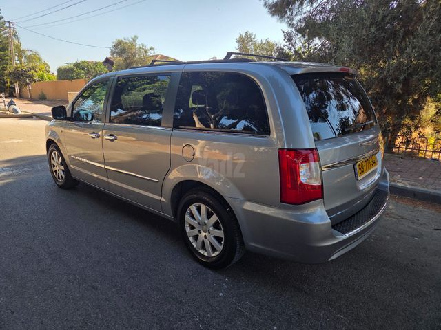 מודעת רכב קרייזלר גראנד וויאג'ר 1