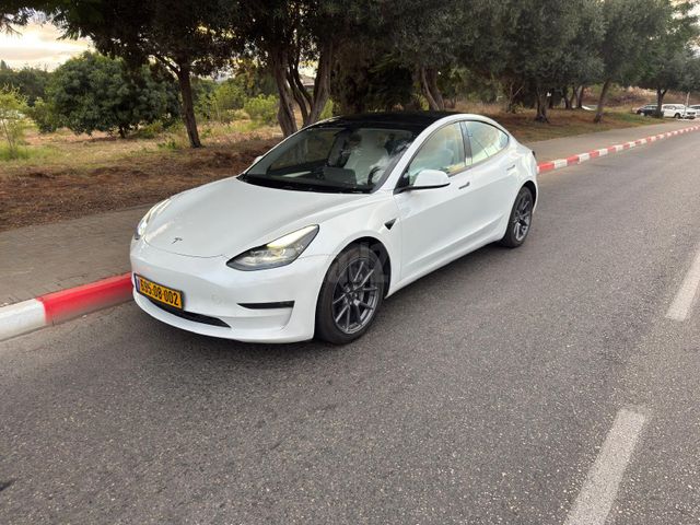 מודעת רכב טסלה מודל 3