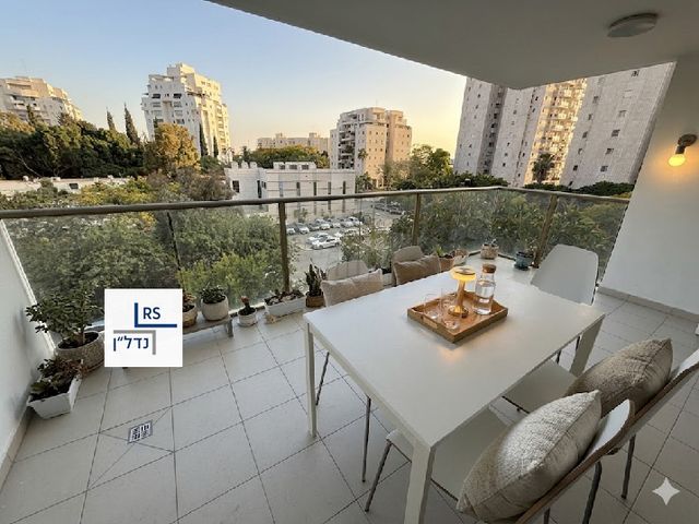 רמת אביב ג'