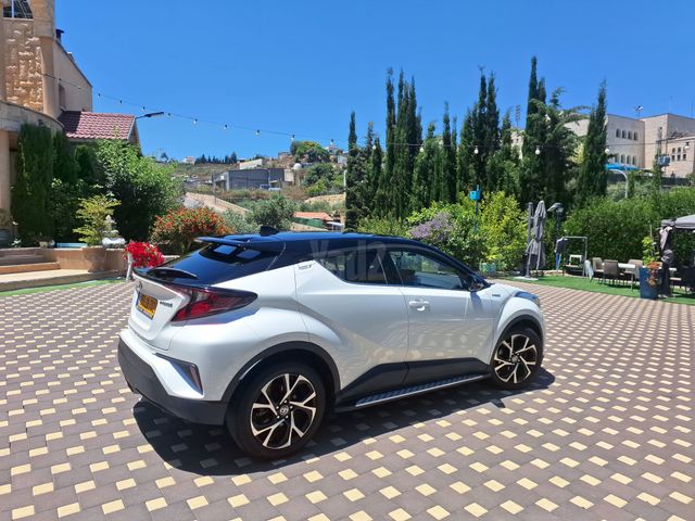 מודעת רכב טויוטה C-HR