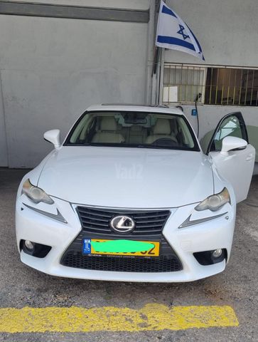 מודעת רכב לקסוס IS