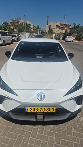 מודעת רכב אם ג'י MG4