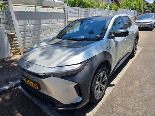 מודעת רכב טויוטה bZ4X