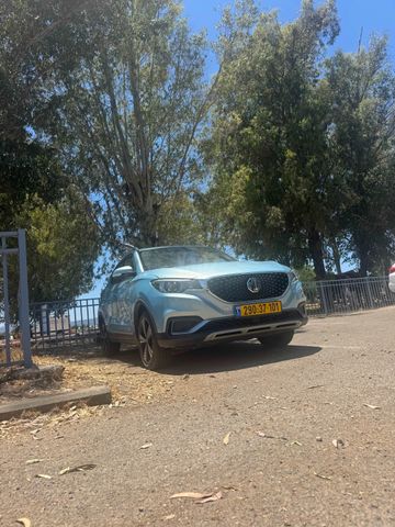 מודעת רכב אם ג'י ZS