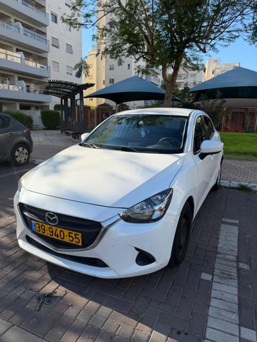 מודעת רכב מאזדה 2
