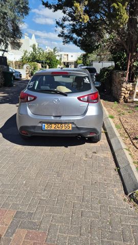 מודעת רכב מאזדה 2