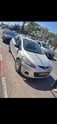 מודעת רכב מאזדה 2