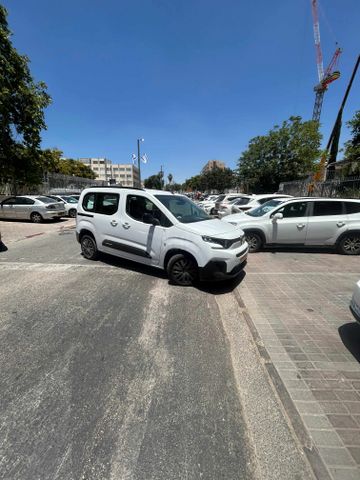 מודעת רכב סיטרואן ברלינגו