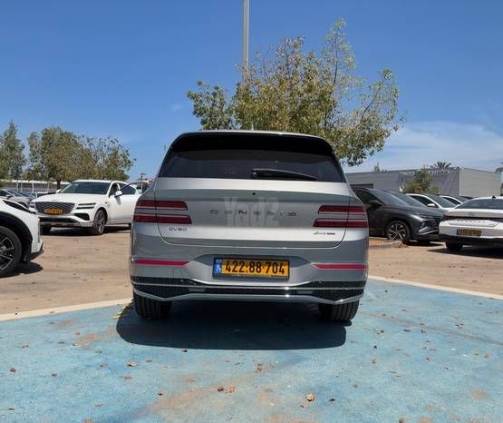 מודעת רכב ג'נסיס GV80