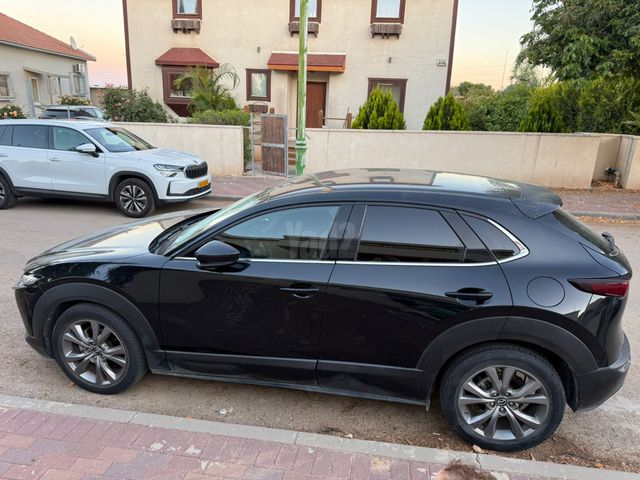 מודעת רכב מאזדה CX-30