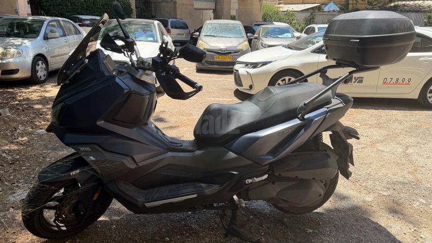 מודעת רכב סאן יאנג ADX 300