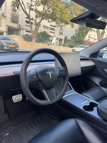 מודעת רכב טסלה מודל 3