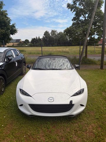 מודעת רכב מאזדה MX-5