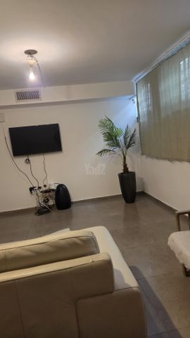 רוזלין יאלו 29