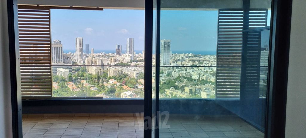 דרך מנחם בגין 158