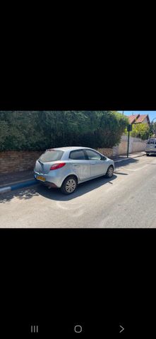 מודעת רכב מאזדה 2