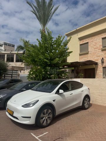 מודעת רכב טסלה מודל Y
