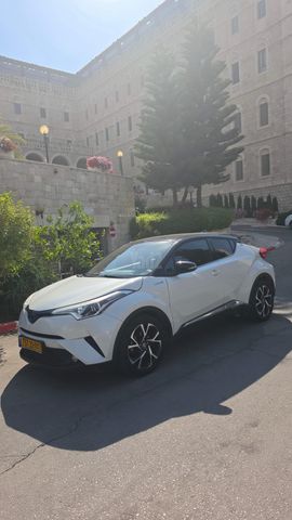 מודעת רכב טויוטה C-HR