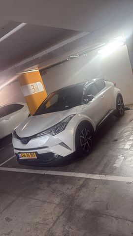 מודעת רכב טויוטה C-HR