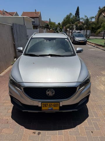 מודעת רכב אם ג'י ZS