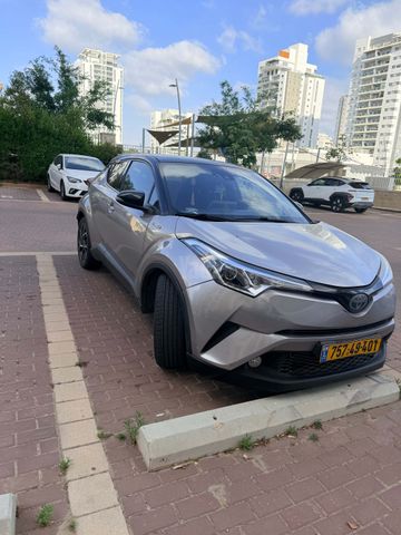 מודעת רכב טויוטה C-HR