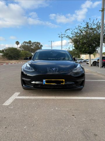 מודעת רכב טסלה מודל 3