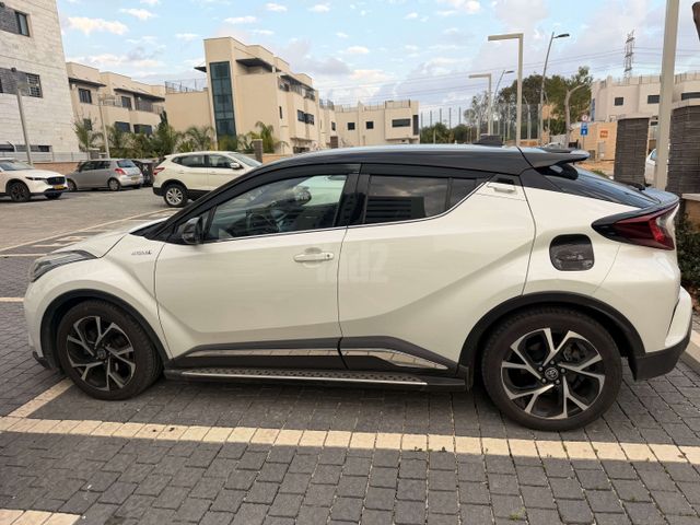 מודעת רכב טויוטה C-HR