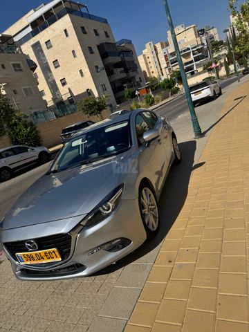 מודעת רכב מאזדה 3