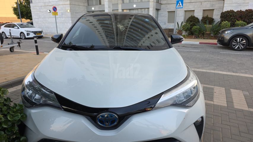 מודעת רכב טויוטה C-HR