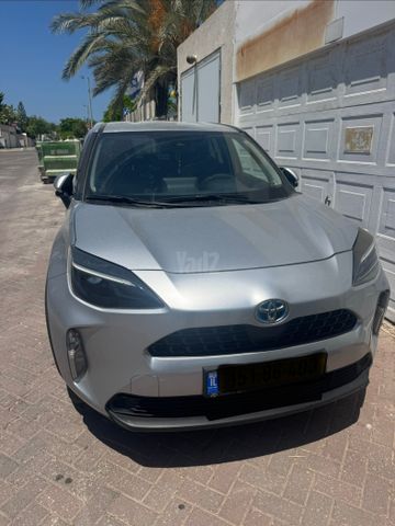 מודעת רכב טויוטה יאריס קרוס