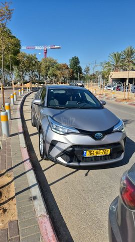 מודעת רכב טויוטה C-HR