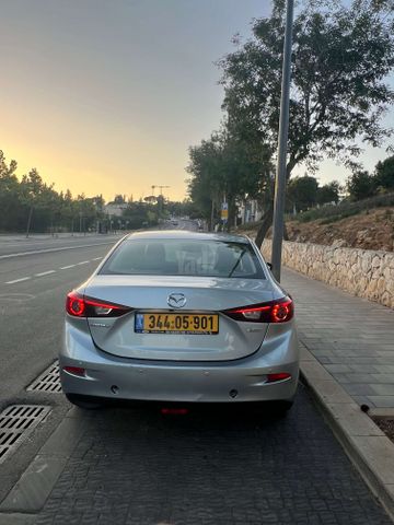 מודעת רכב מאזדה 3