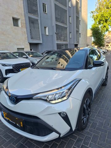 מודעת רכב טויוטה C-HR
