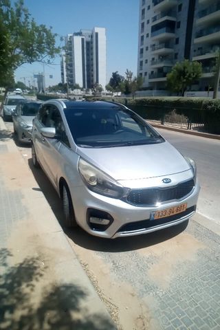 מודעת רכב קיה קארנס