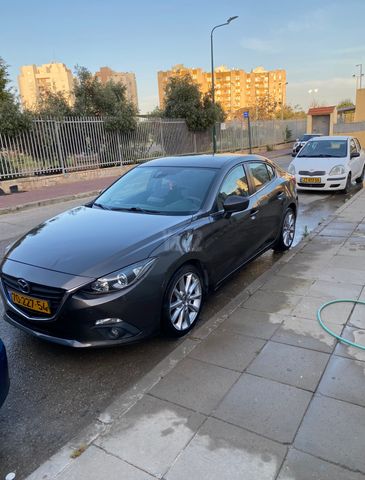 מודעת רכב מאזדה 3