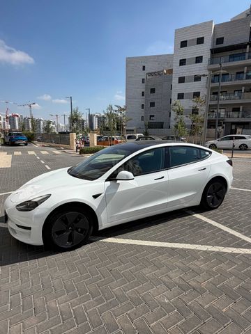 מודעת רכב טסלה מודל 3