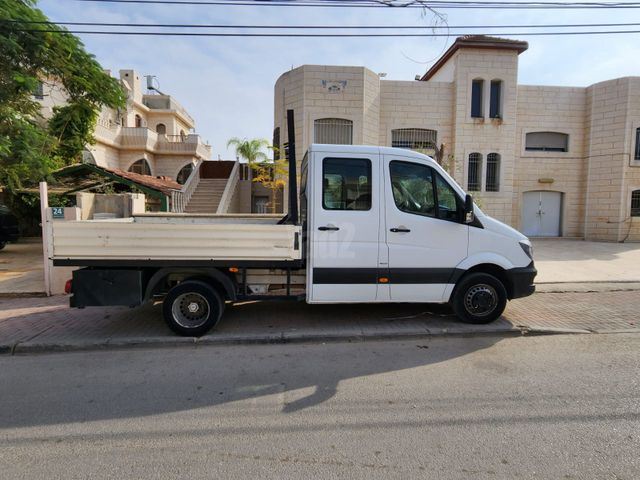 מודעת רכב מרצדס-בנץ ספרינטר
