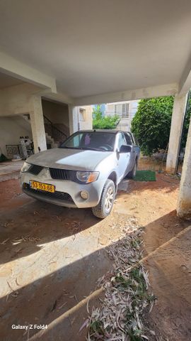 מודעת רכב מיצובישי טרייטון / L200