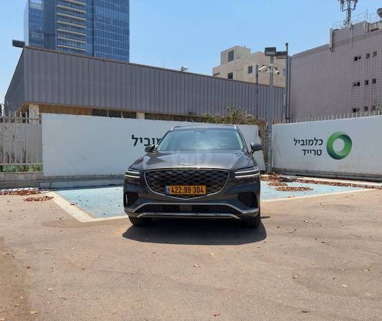 מודעת רכב ג'נסיס GV70