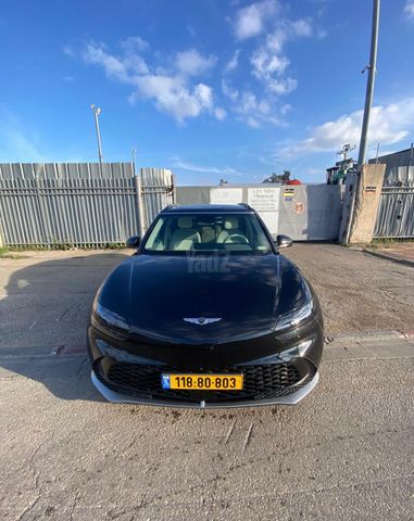 מודעת רכב ג'נסיס GV60