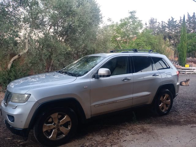 מודעת רכב ג'יפ גרנד צ'ירוקי