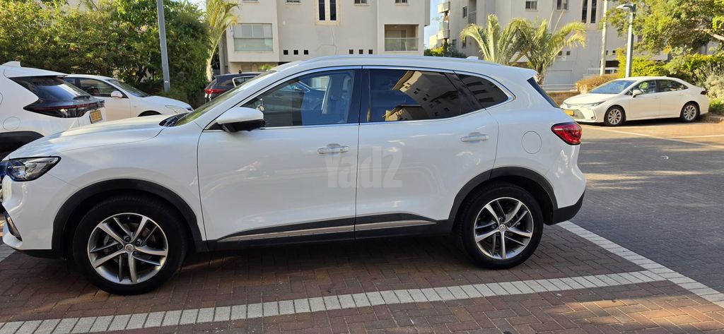 מודעת רכב אם ג'י EHS PHEV