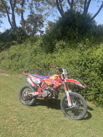 מודעת רכב גאס-גאס EC300