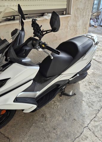 מודעת רכב קימקו דאון-טאון 350