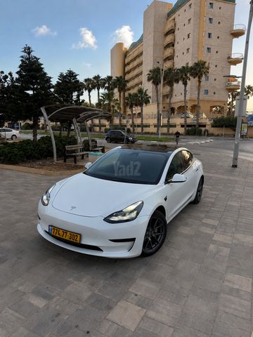 מודעת רכב טסלה מודל 3