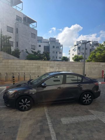 מודעת רכב מאזדה 3