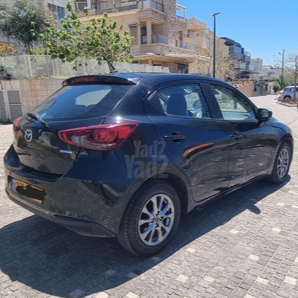 מודעת רכב מאזדה 2