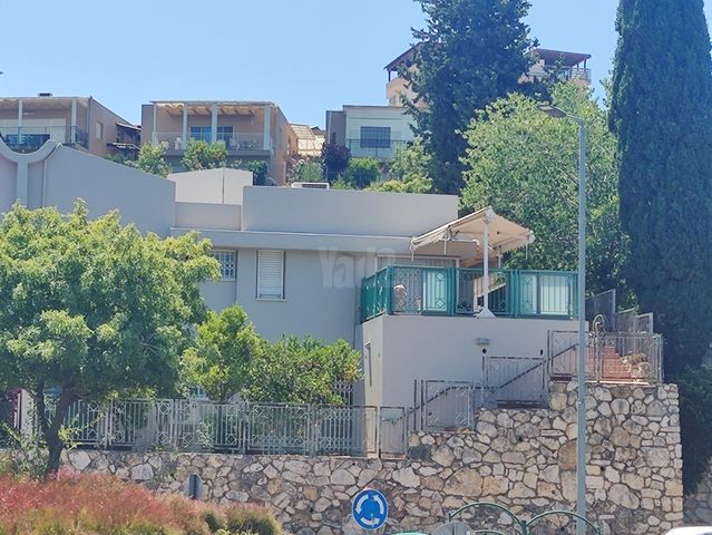 צין 8