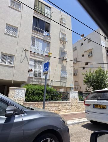 החלוצים 16