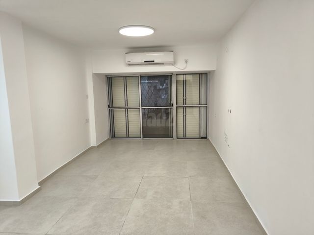 שדרות השושנים 15